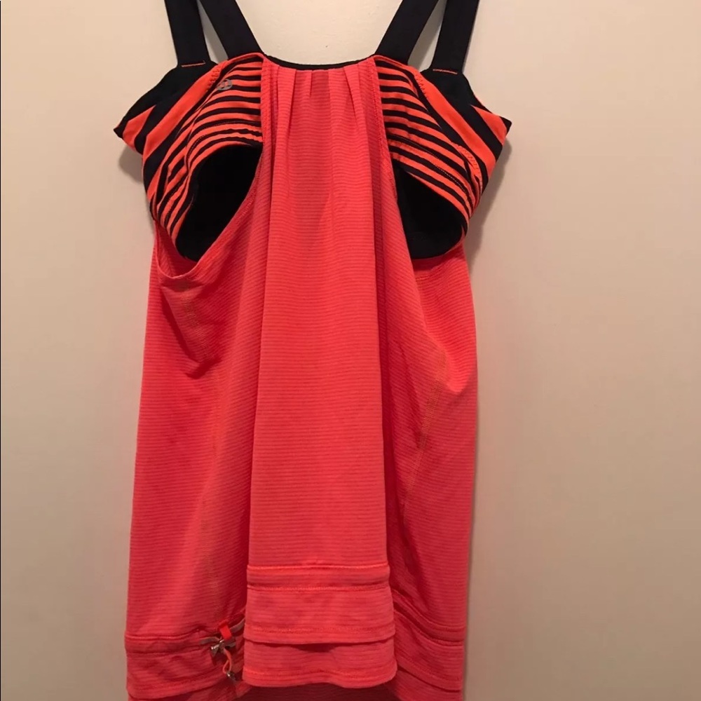 Lululemon workout top size 6